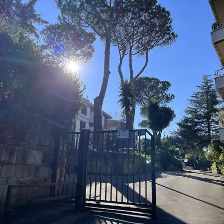 Monolocale A Mostacciano * Rome